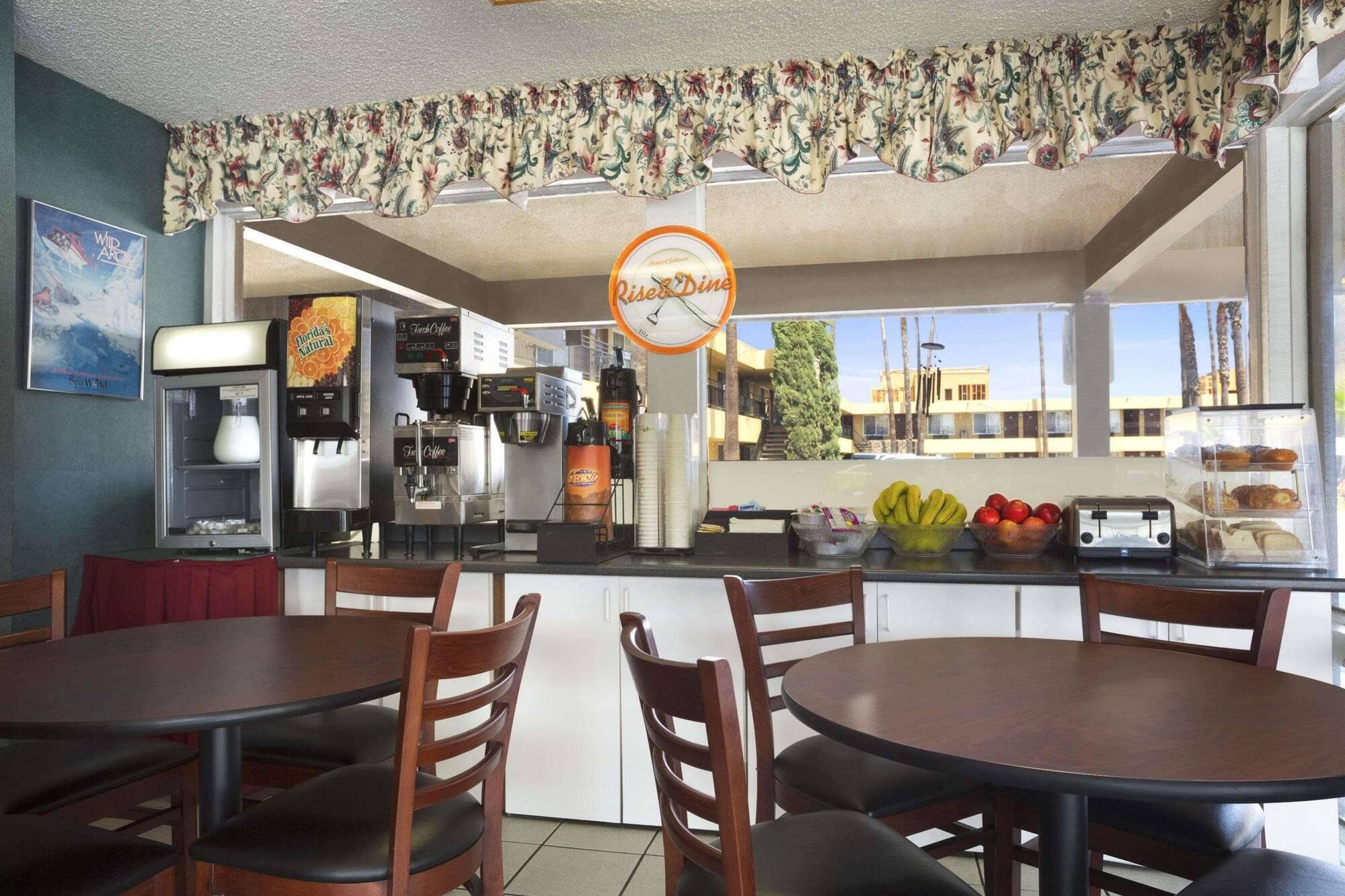 Howard Johnson University - Sdsu - State University Hotel San Diego